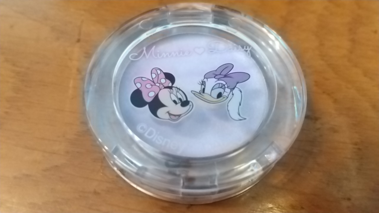 紫色の化粧品