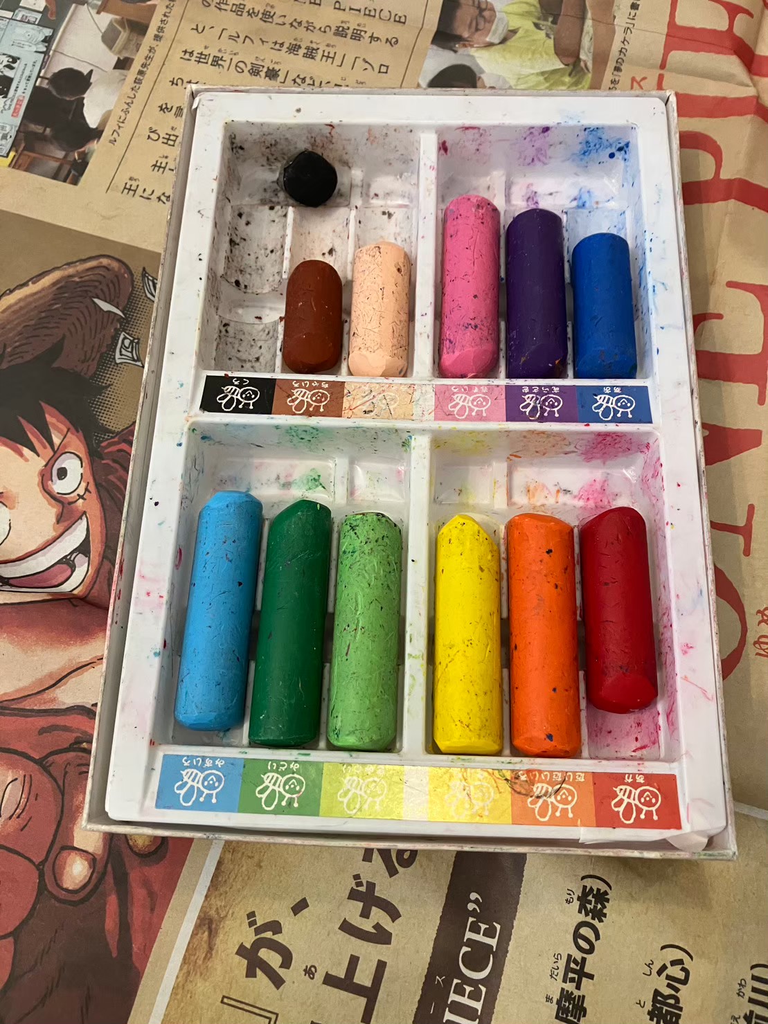 色名を確認しながら調査したクレヨン
